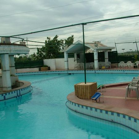 Vip'S Club Hotel Raipur  Bagian luar foto