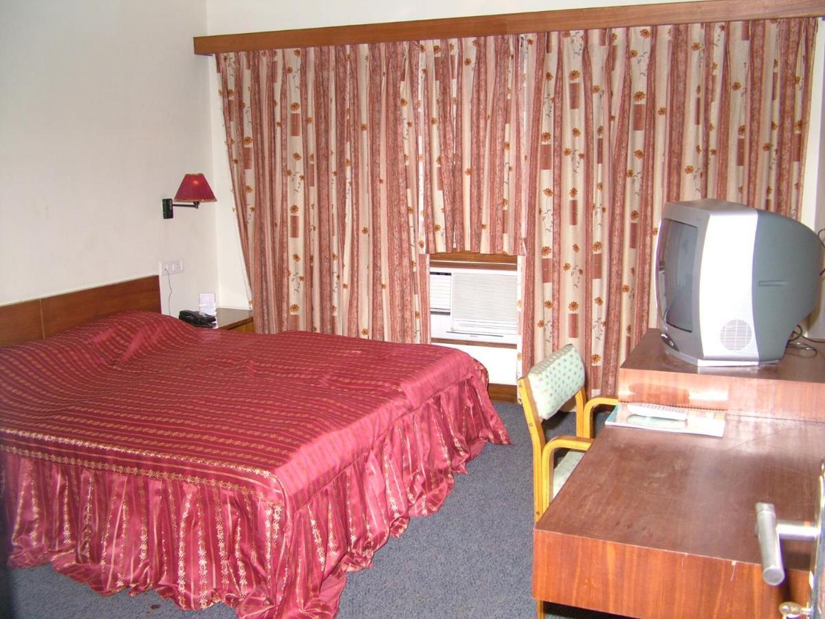 Vip'S Club Hotel Raipur  Bagian luar foto