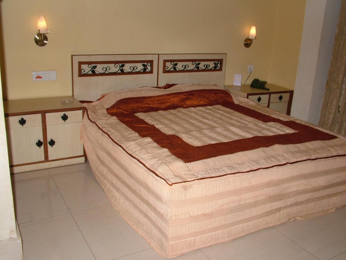 Vip'S Club Hotel Raipur  Bagian luar foto